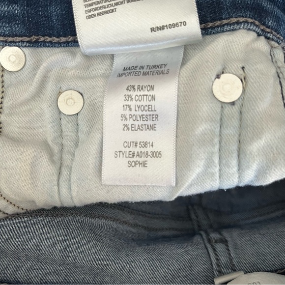 Agolde Sophie high-rise crop skinny jeans in a blue wash with a raw hem - Picture 6 of 8